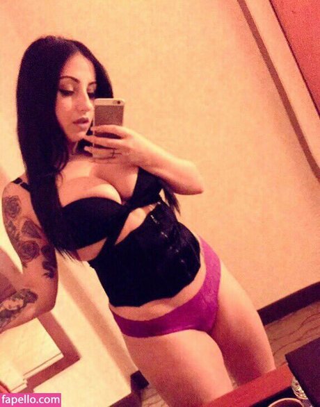 nadianaughty1 OnlyFans-Creator