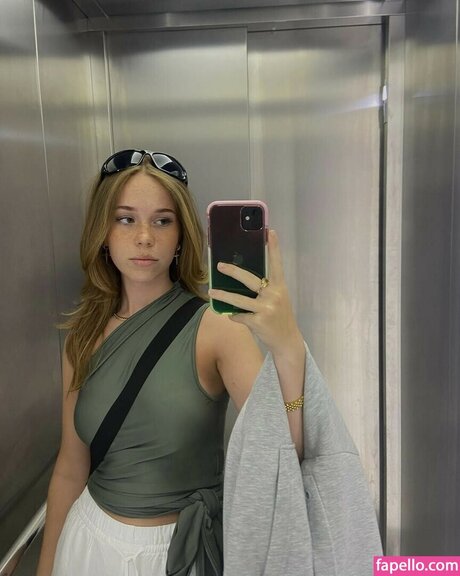 Rhode Kok OnlyFans Bilder