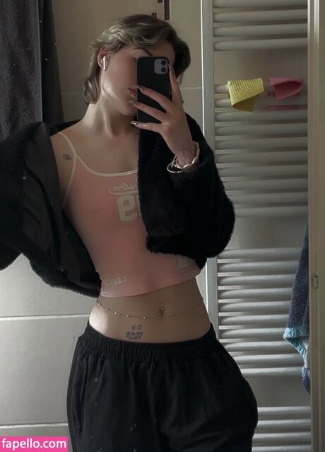 sky stn_ OnlyFans Model Fotos