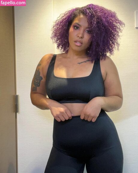 Willow Nightingale Nur für Fans