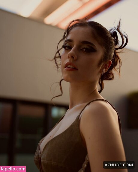 Madalena Arag o OnlyFans Strip