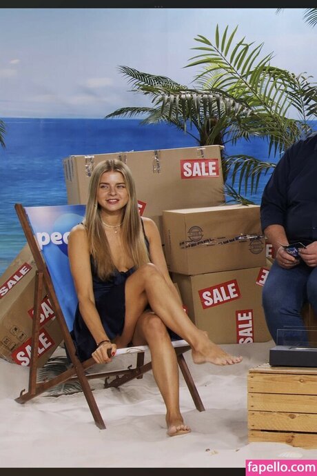 Pearl Tv Upskirt OnlyFans Leak