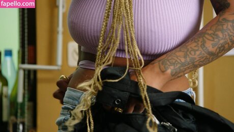 Nura Habib Füße OnlyFans