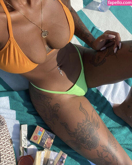 Nura Habib Leaks von Nacktbildern auf OnlyFans