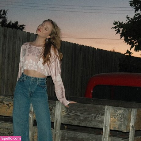 Madeleine Arthur Leaked OnlyFans Bilder