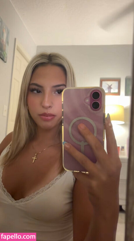 Cloud ASMR OnlyFans-Creator