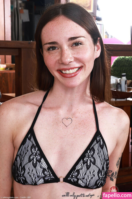 Tess Thompson Heiße OnlyFans Inhalte