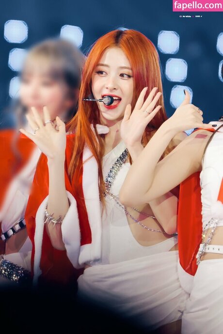 Huh Yunjin_ NSFW OnlyFans