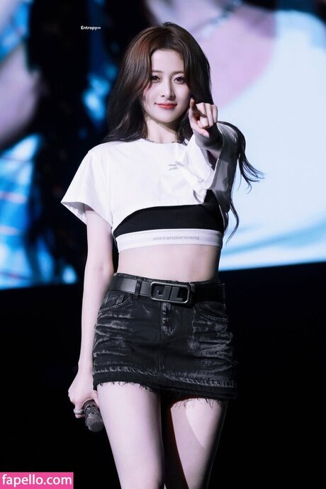 Huh Yunjin_ Nacktbilder von OnlyFans