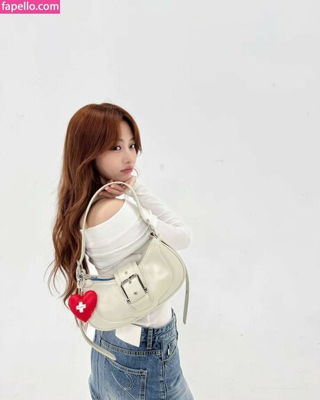 Huh Yunjin_ Nacktbilder geleakt OnlyFans