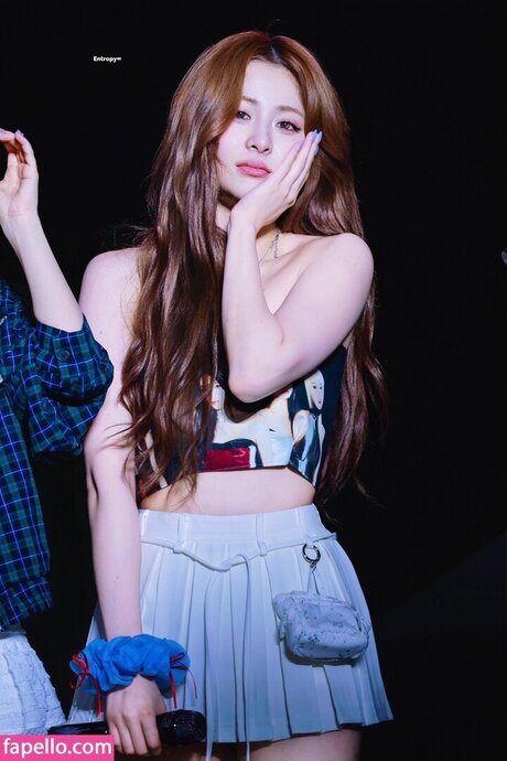 Huh Yunjin_ OnlyFans OnlyFans