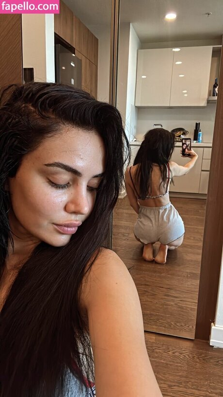 Ece Ronay OnlyFans Brüste Bild