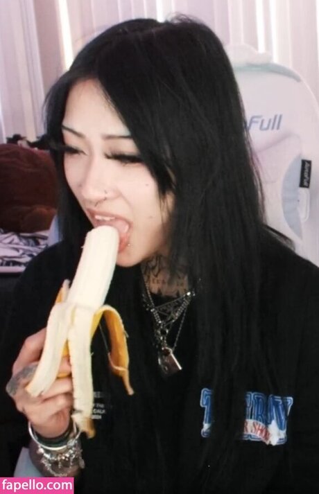 eggspringroll OnlyFans schlank