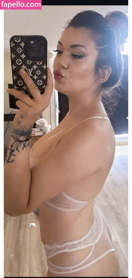 Simge Baranko lu OnlyFans nackt