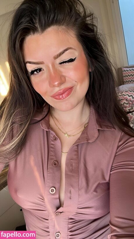 Simge Baranko lu OnlyFans Nacktbilder