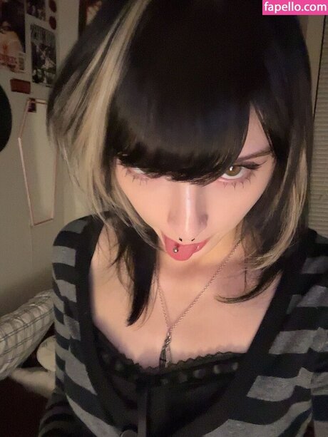 Vynomous OnlyFans Strip