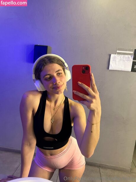 Mila Refacho OnlyFans Striptease