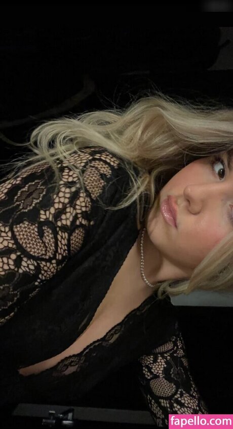 joi asiatische onlyfans heiß nackt Porträt