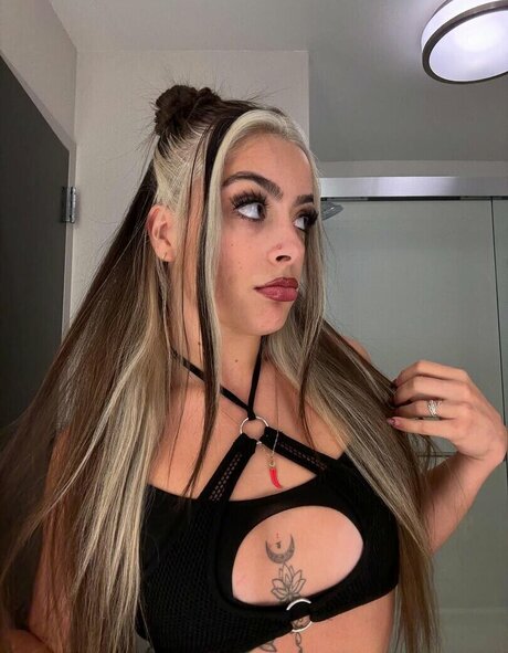 Sirena Linton OnlyFans Striptease