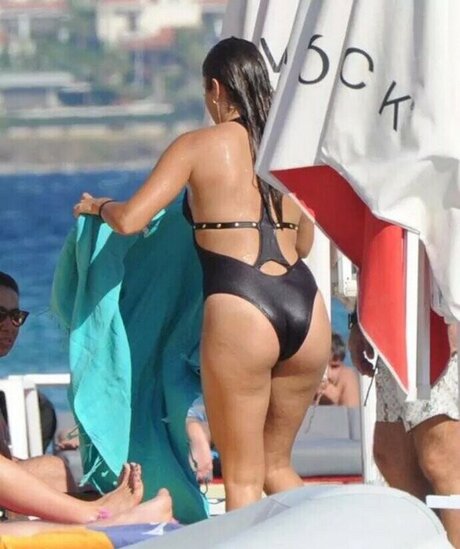 Hande Er el OnlyFans Nacktfotos