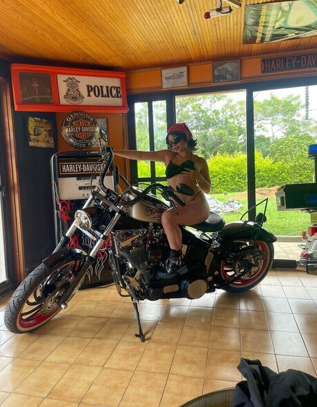 Kemmadaki Nacktpornos auf OnlyFans