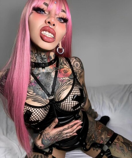 Divinajuventu Nacktbilder von OnlyFans