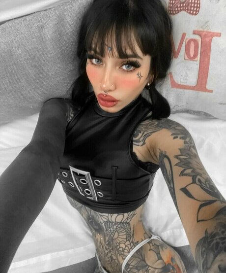 Divinajuventu OnlyFans Nackt