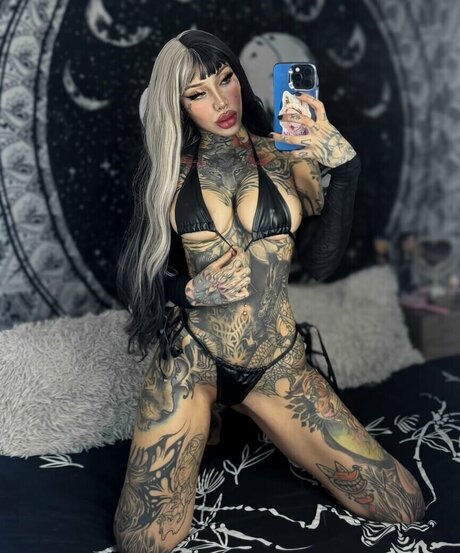 Divinajuventu OnlyFans Leak Pornografie