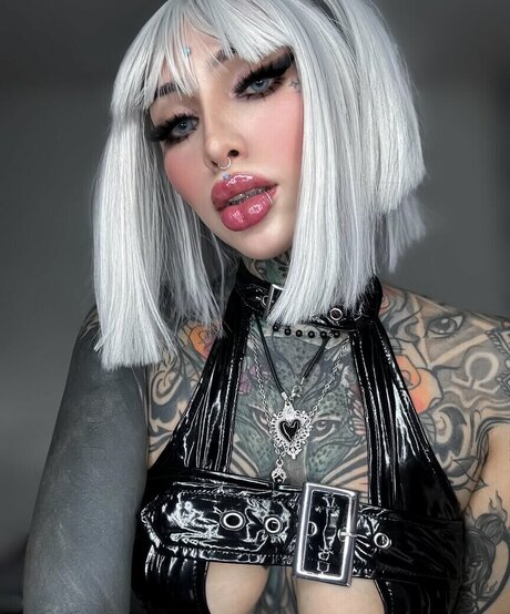 Divinajuventu OnlyFans Leaks Nacktbilder