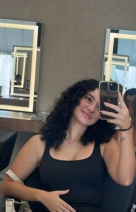 Vtzadaax OnlyFans Model Fotos