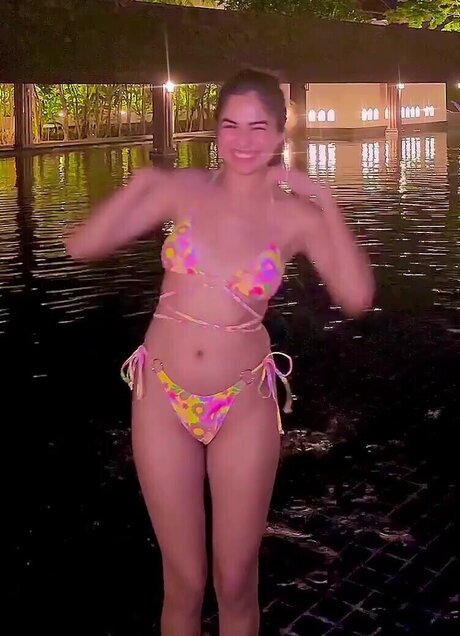 Mehak Ghai OnlyFans Striptease