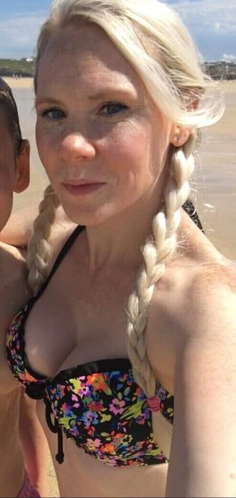 Donna Shepherd OnlyFans Model Bilder