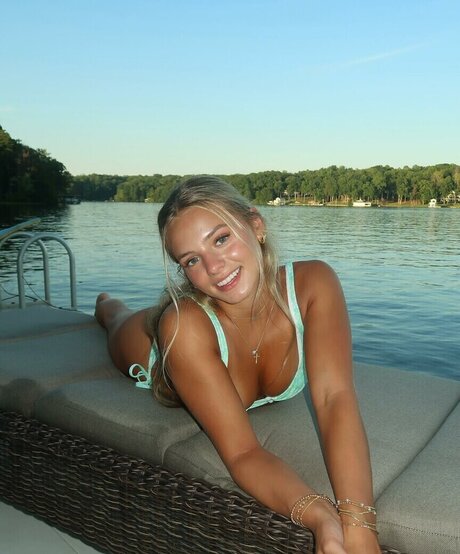 Jessica Farewell Strip OnlyFans