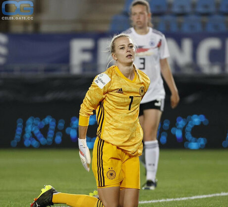 Merle Frohms OnlyFans Striptease