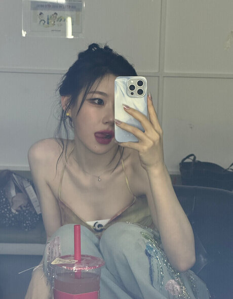 Chaeryeong OnlyFans Brüste Bild