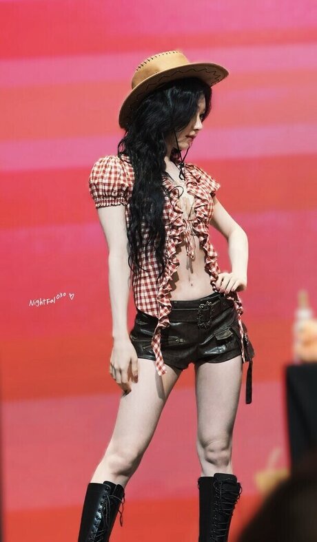 Chaeryeong OnlyFans Striptease