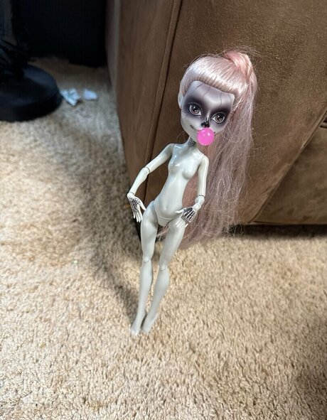 Zombie Doll Bilder OnlyFans