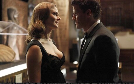 Emily Deschanel Oben ohne OnlyFans