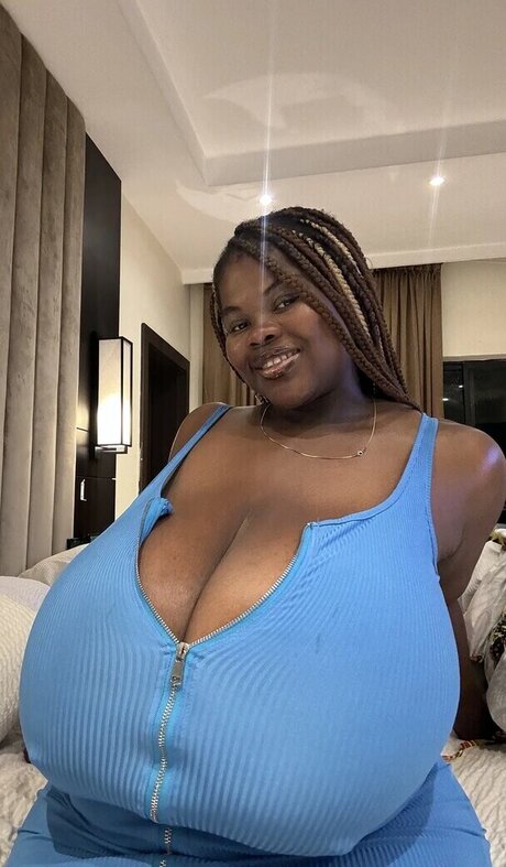 Queen Chi OnlyFans Nackt Content