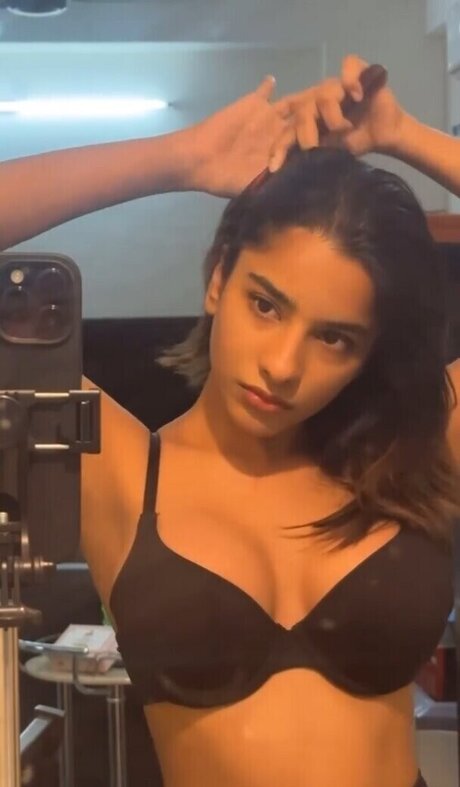 Aurora Sinclair Nacktpornos auf OnlyFans