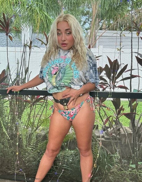 Zoey Ziptie OnlyFans Nacktbilder