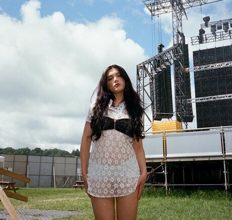 Alessi Rose Oben ohne OnlyFans