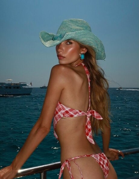 Hana Cross OnlyFans X