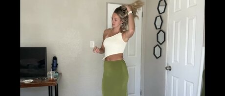 Beez ASMR Nacktbilder OnlyFans Leak