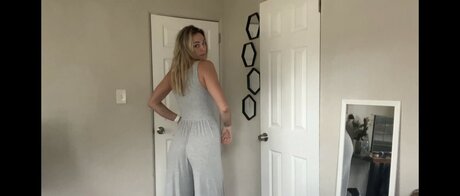 Beez ASMR Leaked OnlyFans Content