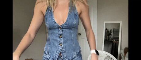 Beez ASMR Nacktbilder von OnlyFans