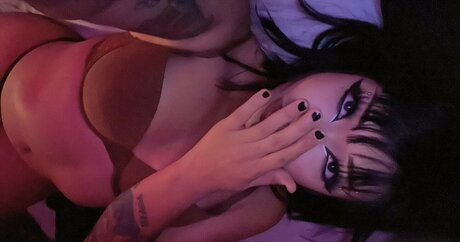 Sarynthia OnlyFans Gratis-Inhalte