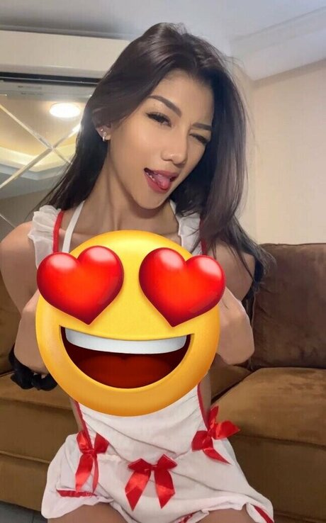 Shinta Khyuliang OnlyFans Model Bilder