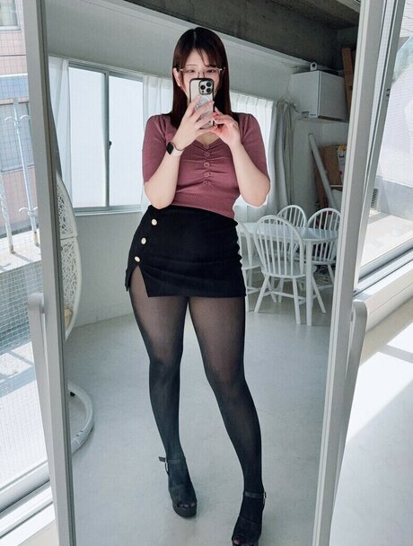 miinyan73 OnlyFans nackte Brüste