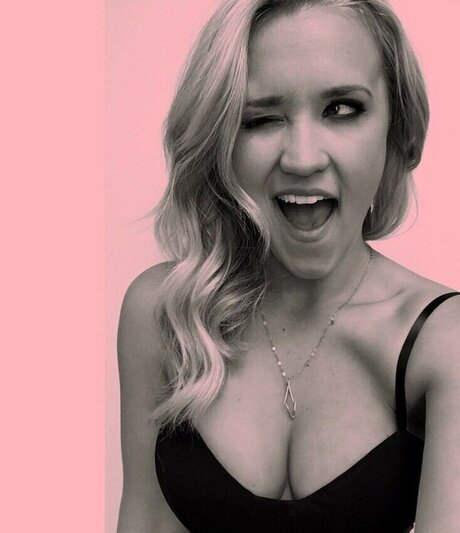 emilyosment OnlyFans schlank